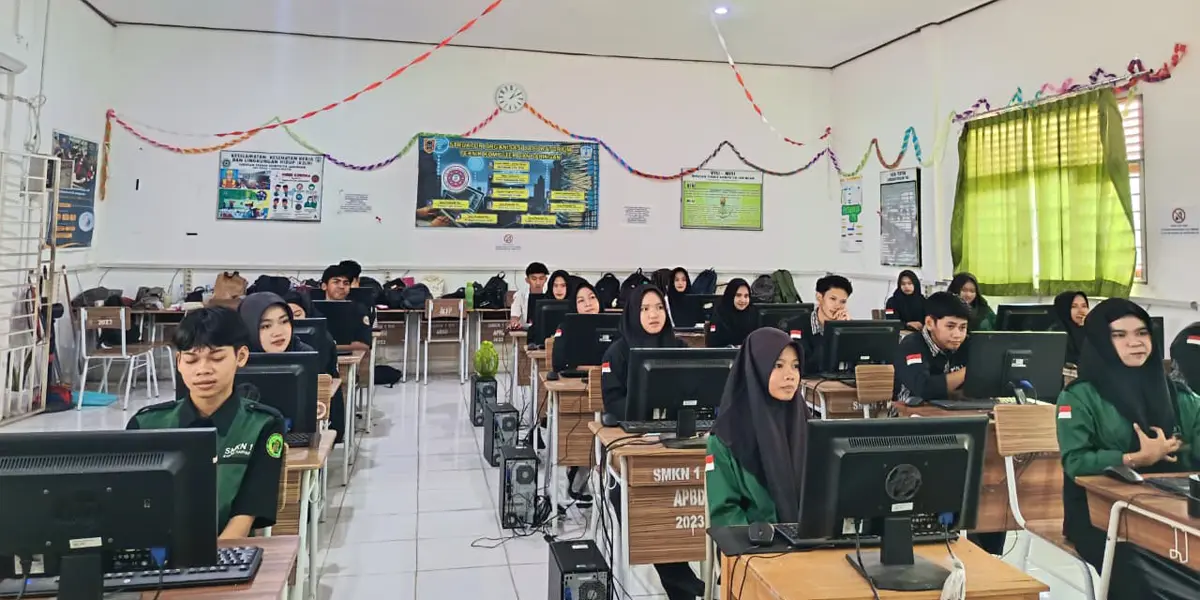 Tingkatkan Kesiapan Asesmen, Gladi TKA di SMKN 1 Kertak Hanyar Sukses Digelar dengan Partisipasi Mencapai 99%